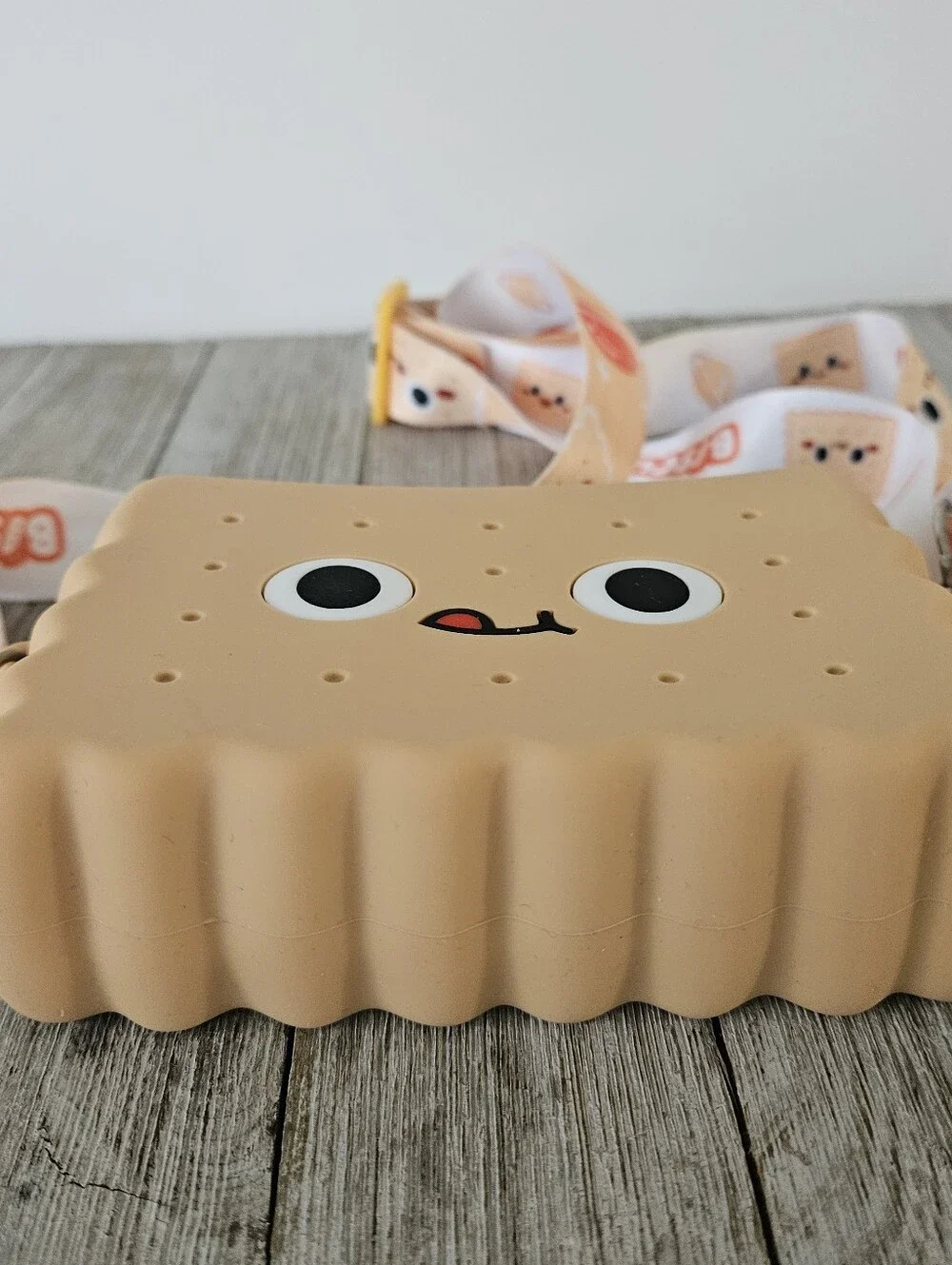Q Uncle Biscuit Silicone Sandwich Crossbody Purse Handbag Tote Accessories Holde
